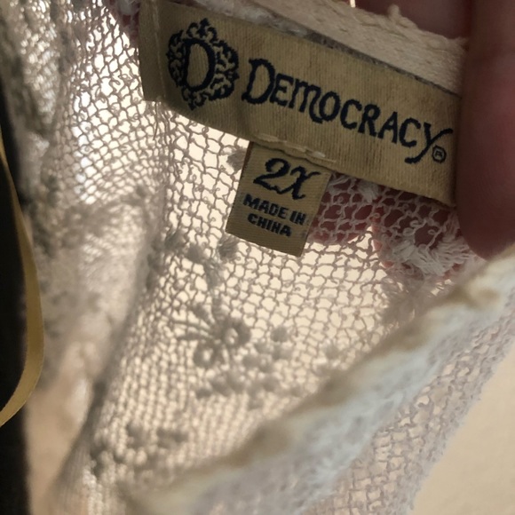 Cream colored lace blouse! - Picture 4 of 4